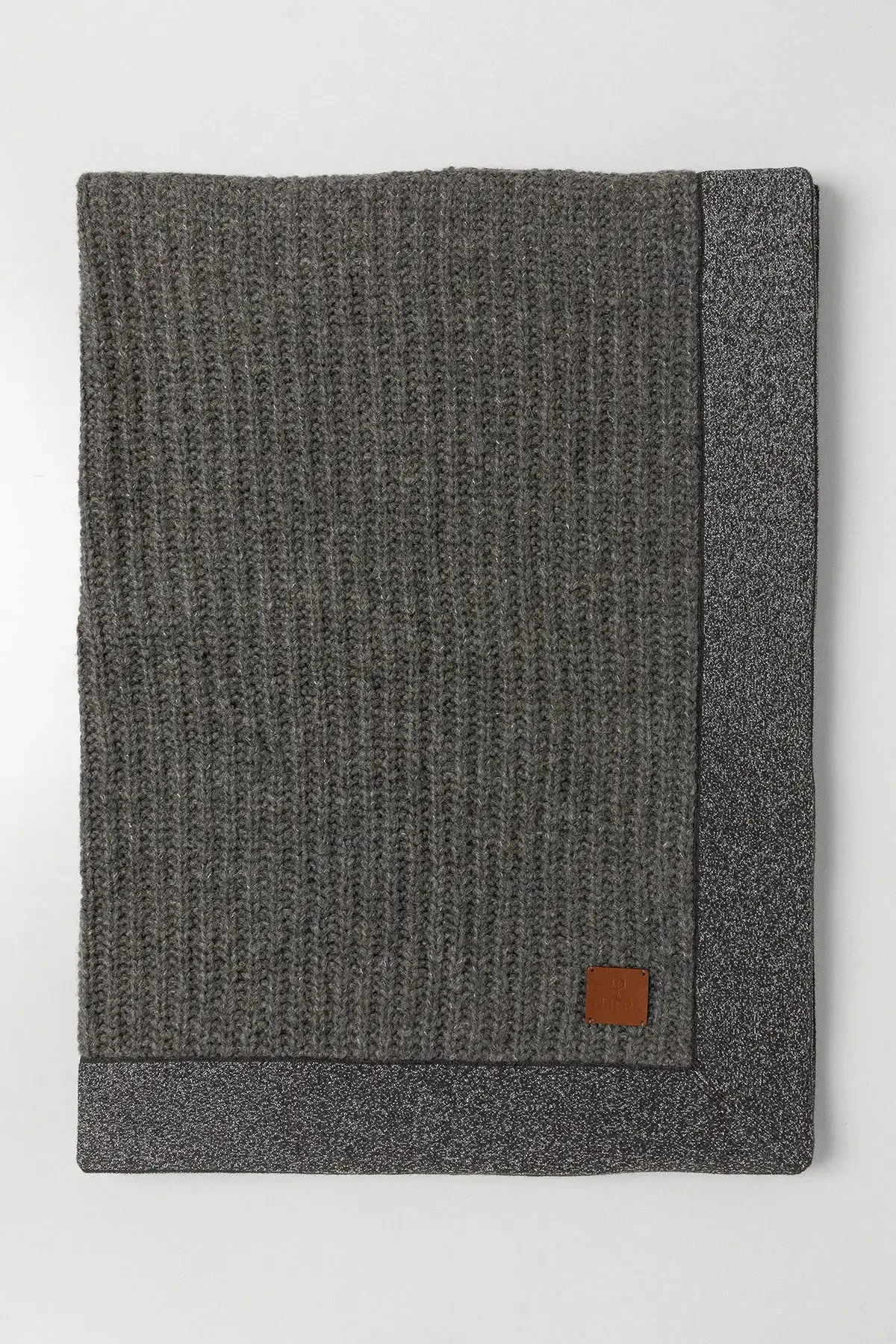 KNITWEAR BLANKET WITH GLITTERY EDGE - GREY
